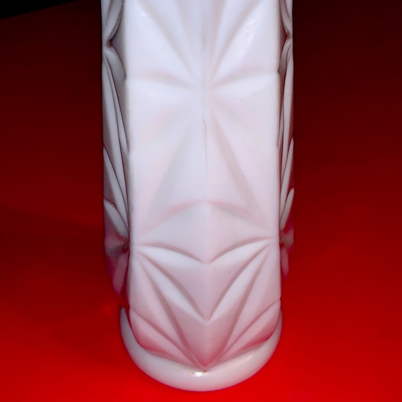 Milk Glass Vase with Starburst Pattern 9” Vintage 1960’s - Picture 3 of 6